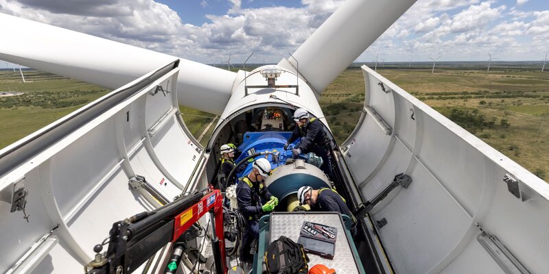 Servicetechniker auf Windenergieanlage
